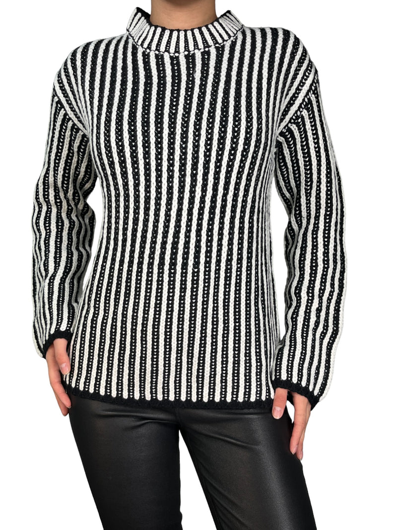 Sweater Blanco y Negro