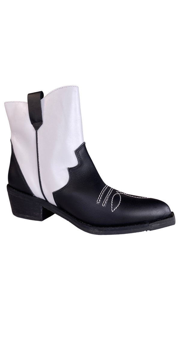 Botas Black and White