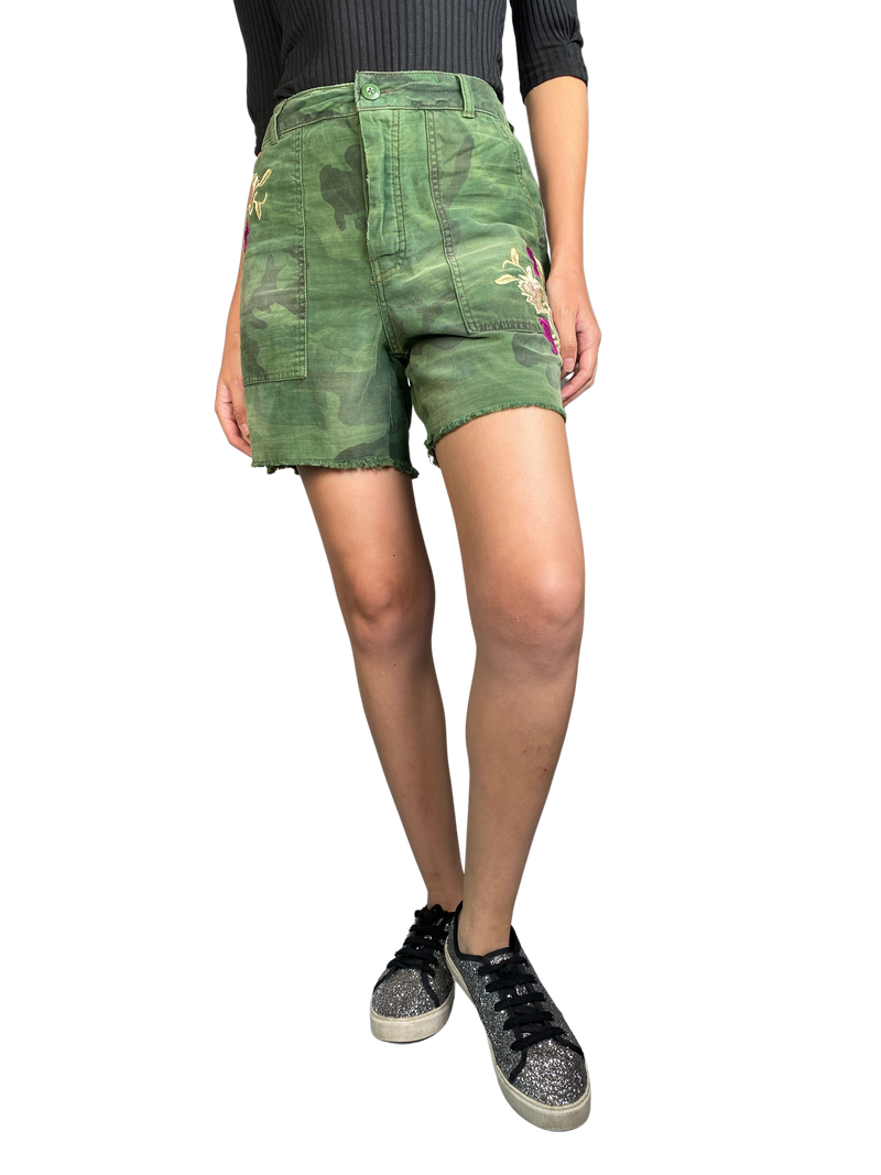 Short Camuflaje Bordado Flores