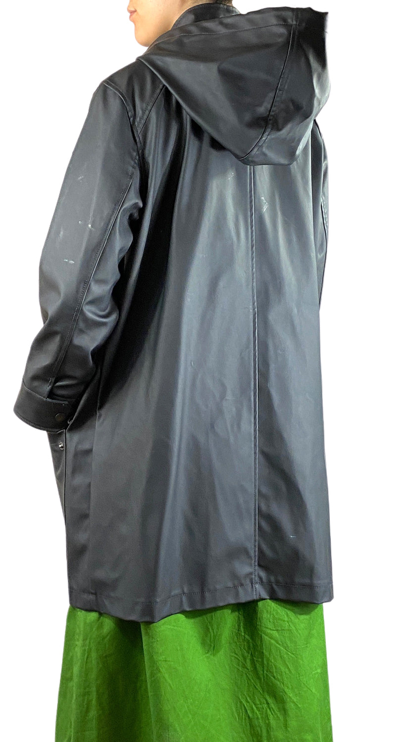 Impermeable Negro