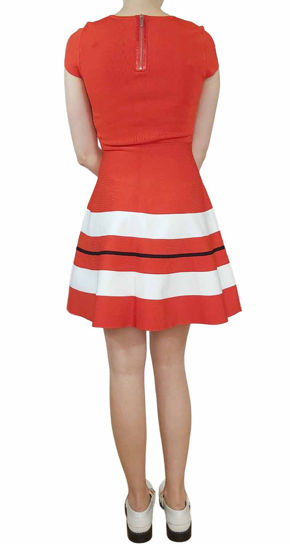 Vestido Rojo con Lineas