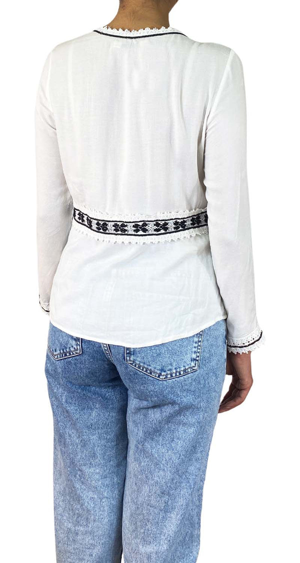 Polera Blanca Detalle Macrame